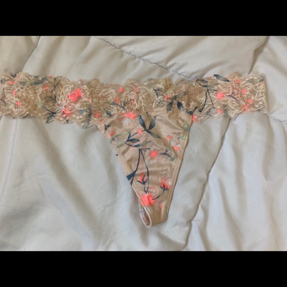 Victorias Secret Medium Flower Thong